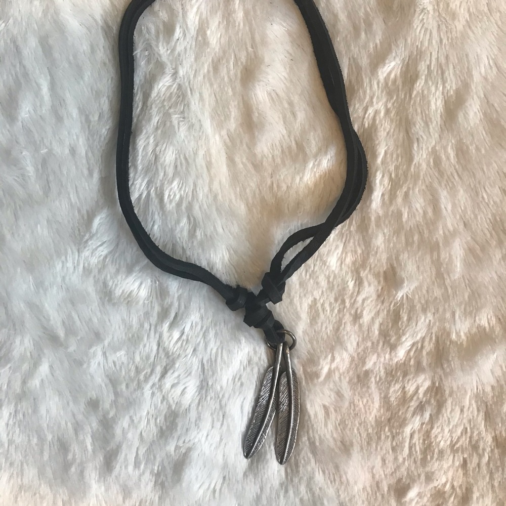 Paparazzi men’s feather necklace